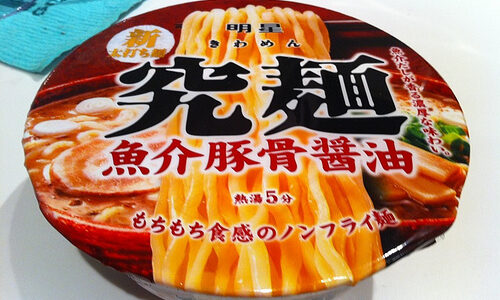 明星 極麺（きわめん）魚介豚骨醤油　もちもち食感のノンフライ麺