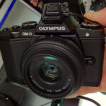 Panasonic Lumix パンケーキレンズ　20mm f1.7 マイクロフォーサーズ と　Olympus　OM-D　EM-5