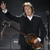 ポール・マッカートニーの純資産、8億ドルでシンガーでトップ！しかし、8億ドルを１ポールとすると、グリーの田中さんは2.2ポール。しかし、上には上がありすぎる…