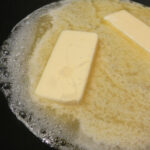 これでルーいらず！ 電子レンジで作るホワイトソース  小麦粉、バターと牛乳でまぜるだけ！