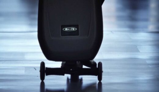スーツケースとキックボードのハイブリッド　マイクロラゲッジ (Micro Luggage)