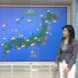 なぜ、お天気予報の人は、前かがみのアクションをするのか？半井小絵さん知性の前かがみ