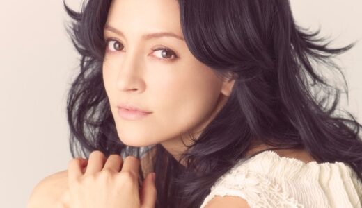 絶対にメガネがないほうがいい！アンジェラ・アキ