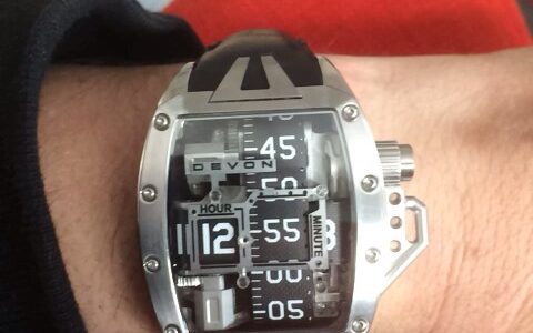 アナログ機械式時計の基準を超え過ぎた時計！DEVON Tread 2
