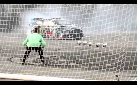 サッカー選手ネイマールJRとラリー選手のケン・ブロックの意味不明な勝負！