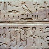 エジプトのヒエログリフはアルファベット（音素文字）マヤ文字は音節文字 日本語のかな漢字にも影響