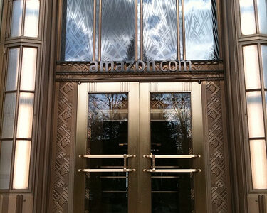 アマゾンを家宅捜索 マーケットプレイスで児童ホルノ販売幇助の疑い