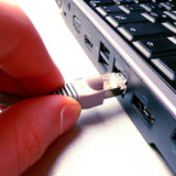 「牛丼価格競争のジレンマ」通信４社、NTT光回線セット割り出揃う！