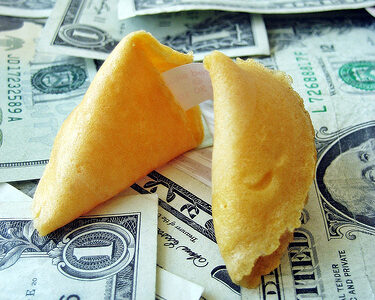 世界の最富裕層（1%）の上位80人が世界35億人の資産と同等。上位1％の平均資産は270万ドル。1%が50%の冨を占める経済社会の地球