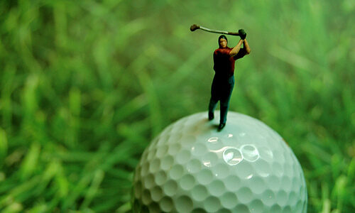 斜陽化するゴルフ産業 1.9兆円(1992年)から9,010億円（2013年）