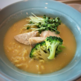 JOHNNY特製濃厚鶏白湯そば ソフトバンクの社食イノベーション