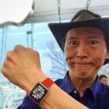ショーケースの外からでは、わからないAppleWATCH EDITION 38mm 18Kイエローゴールドケースとブライトレッドモダンバックル 合計255万3,120円の魔性の魅力！