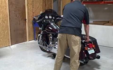 バイクのドリーがあると便利！最初からスタンドにつけておけば良いのに！