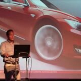 TESLAのmodelＳがAppleCampusで止まっているだけでニュース！