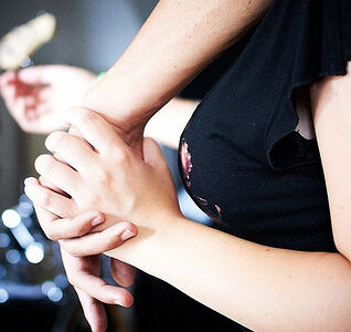 好きじゃない女子からの誘いでも食事に行く? 男性約8割が「YES」