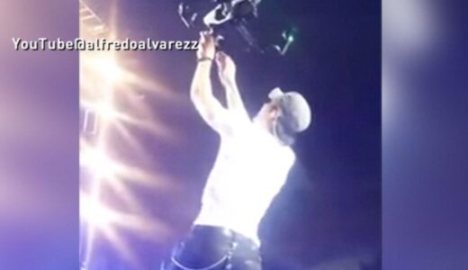 フリオ・イグレシアスの次男、エンリケ・イグレシアス ライブ中にドローン事故