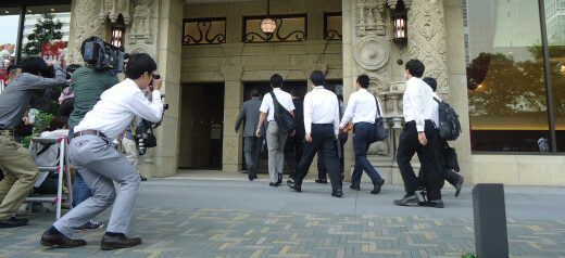 FC2.com創設者がついに国際手配 日本で◯◯動画を見まくってるの約2000万人。月間平均23時間のゆくえは？