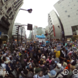 リコーのTHATAの正しい使い方 現場の360度パノラマ画像 新宿伊勢丹前SEALDs街宣