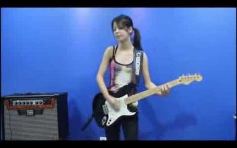 guitar girl Juliana Vieira
