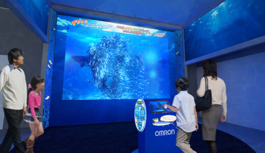 オムロンの1.5万尾のAIイワシによるサーディンランデモンストレーション