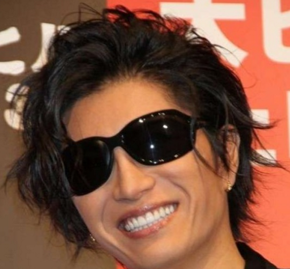 PRADA SPR14G GACKT 愛用サングラス | KNN KandaNewsNetwork 4knn.tv