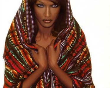 イスラム社会とクリトリドクトミー（クリトリス削除術）ファッションモデル、ワリス・ディリーとフラワーデザート