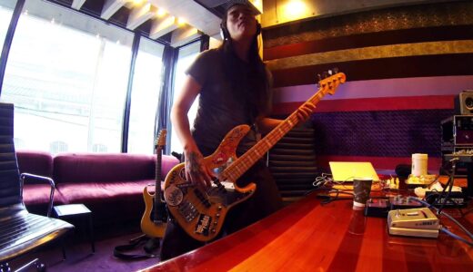 歌謡曲のアレンジ、歌先行でドラムとベース重ねてる？ピンクレディー『UFO』