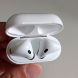 AirPodsのリセット方法は、15秒のケース長押しオレンジ色に光らせてリセット