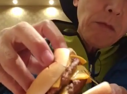 マクドナルドのトリプルチーズバーガーを『プレーン』でオーダーしてみた！  2月7日まで320円！