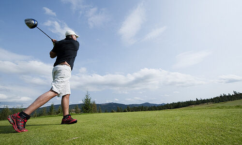 ゴルフ人口  5人に1人は65歳以上  ゴルフ場倒産リーマンショック上回る のべ利用者は年間8655万人