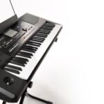 【ピアノ】KORG Pa300 アレンジャーキーボード 61鍵 8.35kg 幅1030cm