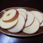 リンゴはくし切りではなく、『輪切り』で食べるととっても新感覚！