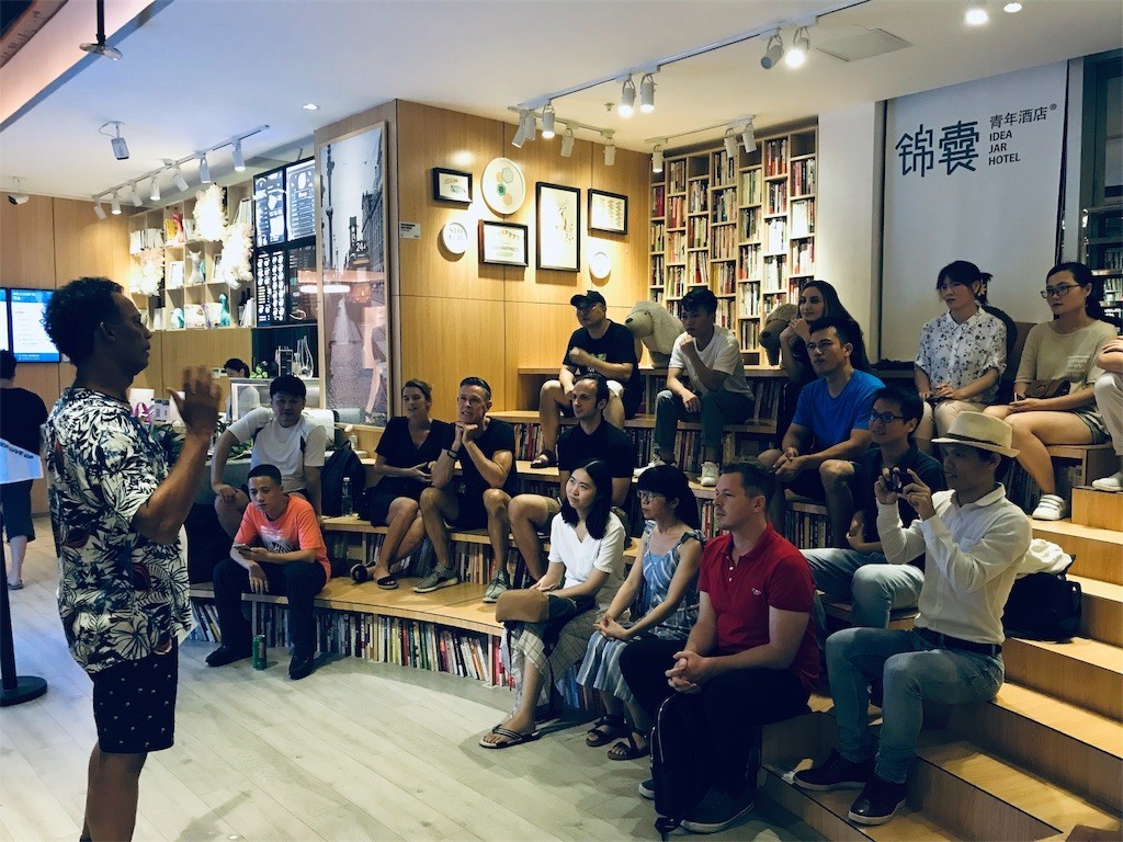 深セン ライブラリーホテル　idea jar hotel　青年酒店